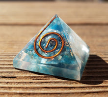 Load image into Gallery viewer, Small (25-30mm) APATITE COIL Orgone Gemstone Pyramid Small Pyramid Orgone