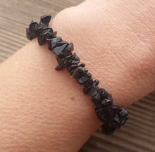 Load image into Gallery viewer, ONYX Natural Stone Gemstone Stretchy Chip Bracelet