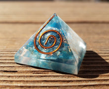 Load image into Gallery viewer, Small (25-30mm) APATITE COIL Orgone Gemstone Pyramid Small Pyramid Orgone