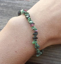 Load image into Gallery viewer, NATURAL RUBY In FUCHSITE Stone Gemstone Stretchy Chip Bracelet