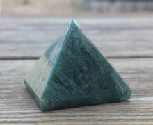 Load image into Gallery viewer, MOSS AGATE natural Medium gemstone crystal pyramid 27-30mm