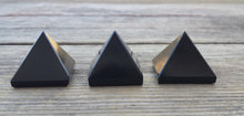 Load image into Gallery viewer, ONYX natural Medium gemstone crystal pyramid 27-30mm