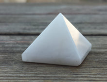 Load image into Gallery viewer, WHITE AGATE natural Medium gemstone crystal pyramid 27-30mm