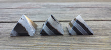 Load image into Gallery viewer, SOLOMON AGATE natural Medium gemstone crystal pyramid 27-30mm