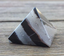Load image into Gallery viewer, SOLOMON AGATE natural Medium gemstone crystal pyramid 27-30mm