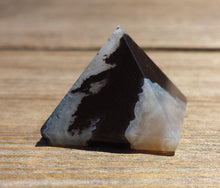 Load image into Gallery viewer, SOLOMON AGATE natural small gemstone crystal pyramid 20-22