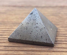 Load image into Gallery viewer, HEMATITE natural small gemstone crystal pyramid 20-22