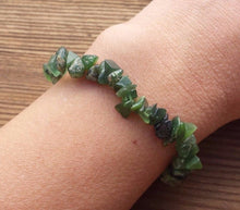 Load image into Gallery viewer, Natural SERPENTINE Stone Gemstone Stretchy Chip Bracelet