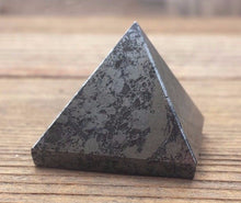 Load image into Gallery viewer, HEMATITE natural medium gemstone crystal pyramid 27-30MM