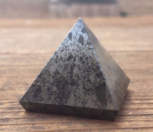 Load image into Gallery viewer, HEMATITE natural medium gemstone crystal pyramid 27-30MM