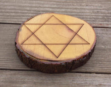 Load image into Gallery viewer, CRYSTAL GRID  Natural wood slice with 6 pointed star pattern