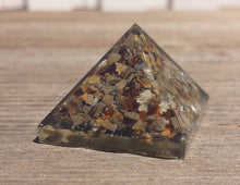 Load image into Gallery viewer, Small (25-30mm) SEPTARIAN DRAGON STONE Orgone Gemstone Pyramid Small Pyramid Orgone