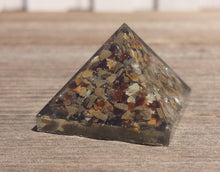 Load image into Gallery viewer, Small (25-30mm) SEPTARIAN DRAGON STONE Orgone Gemstone Pyramid Small Pyramid Orgone