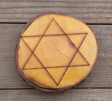 Load image into Gallery viewer, CRYSTAL GRID  Natural wood slice with 6 pointed star pattern
