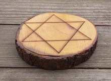 Load image into Gallery viewer, CRYSTAL GRID  Natural wood slice with 6 pointed star pattern