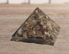 Load image into Gallery viewer, Small (25-30mm) SEPTARIAN DRAGON STONE Orgone Gemstone Pyramid Small Pyramid Orgone
