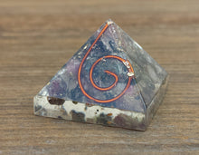 Load image into Gallery viewer, Small (25-30mm) MULTI-TOURMALINE COIL Orgone Gemstone Pyramid Small Pyramid Orgone