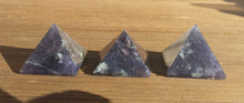 Load image into Gallery viewer, IOLITE natural Medium gemstone crystal pyramid 27-30mm