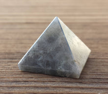 Load image into Gallery viewer, IOLITE natural small gemstone crystal pyramid 20-22