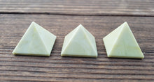 Load image into Gallery viewer, SERPENTINE natural Medium gemstone crystal pyramid 27-30mm