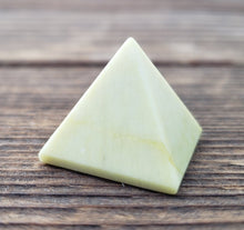 Load image into Gallery viewer, SERPENTINE natural Medium gemstone crystal pyramid 27-30mm