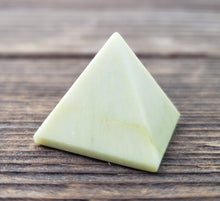 Load image into Gallery viewer, SERPENTINE natural small gemstone crystal pyramid 20-22