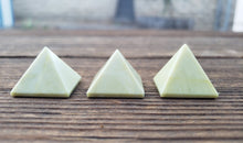 Load image into Gallery viewer, SERPENTINE natural Medium gemstone crystal pyramid 27-30mm