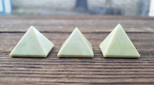 Load image into Gallery viewer, SERPENTINE natural small gemstone crystal pyramid 20-22