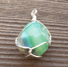 Load image into Gallery viewer, GREEN AGATE Wire Cage Wrapped Tumbled Stone Pendant Stone Natural Gemstone