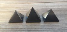 Load image into Gallery viewer, ONYX natural small gemstone crystal pyramid 20-22