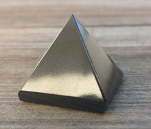 Load image into Gallery viewer, ONYX natural small gemstone crystal pyramid 20-22