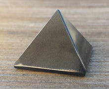 Load image into Gallery viewer, ONYX natural small gemstone crystal pyramid 20-22