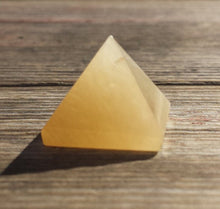 Load image into Gallery viewer, GOLDEN QUARTZ natural small gemstone crystal pyramid 20-22