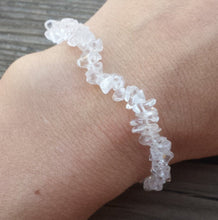 Load image into Gallery viewer, CLEAR QUARTZ Natural Stone Gemstone Stretchy Chip Bracelet