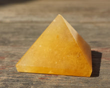 Load image into Gallery viewer, GOLDEN QUARTZ natural Medium gemstone crystal pyramid 27-30mm