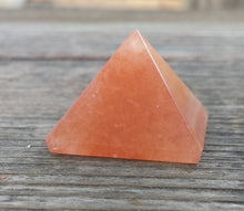 Load image into Gallery viewer, PEACH AVENTURINE natural Medium gemstone crystal pyramid 27-30mm