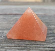 Load image into Gallery viewer, PEACH AVENTURINE natural Medium gemstone crystal pyramid 27-30mm