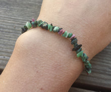 Load image into Gallery viewer, NATURAL RUBY In FUCHSITE Stone Gemstone Stretchy Chip Bracelet