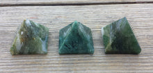 Load image into Gallery viewer, MOSS AGATE natural Medium gemstone crystal pyramid 27-30mm