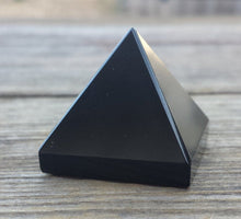 Load image into Gallery viewer, ONYX natural Medium gemstone crystal pyramid 27-30mm