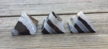 Load image into Gallery viewer, SOLOMON AGATE natural Medium gemstone crystal pyramid 27-30mm