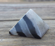 Load image into Gallery viewer, SOLOMON AGATE natural Medium gemstone crystal pyramid 27-30mm