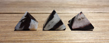 Load image into Gallery viewer, SOLOMON AGATE natural small gemstone crystal pyramid 20-22
