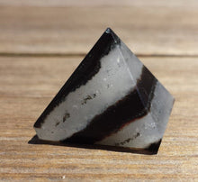 Load image into Gallery viewer, SOLOMON AGATE natural small gemstone crystal pyramid 20-22