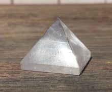 Load image into Gallery viewer, CLEAR QUARTZ natural Medium gemstone crystal pyramid 27-30mm