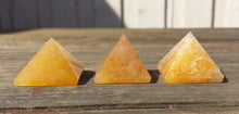 Load image into Gallery viewer, GOLDEN QUARTZ natural Medium gemstone crystal pyramid 27-30mm